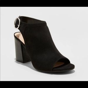 NWOT Size 7.5 Microsuede Booties